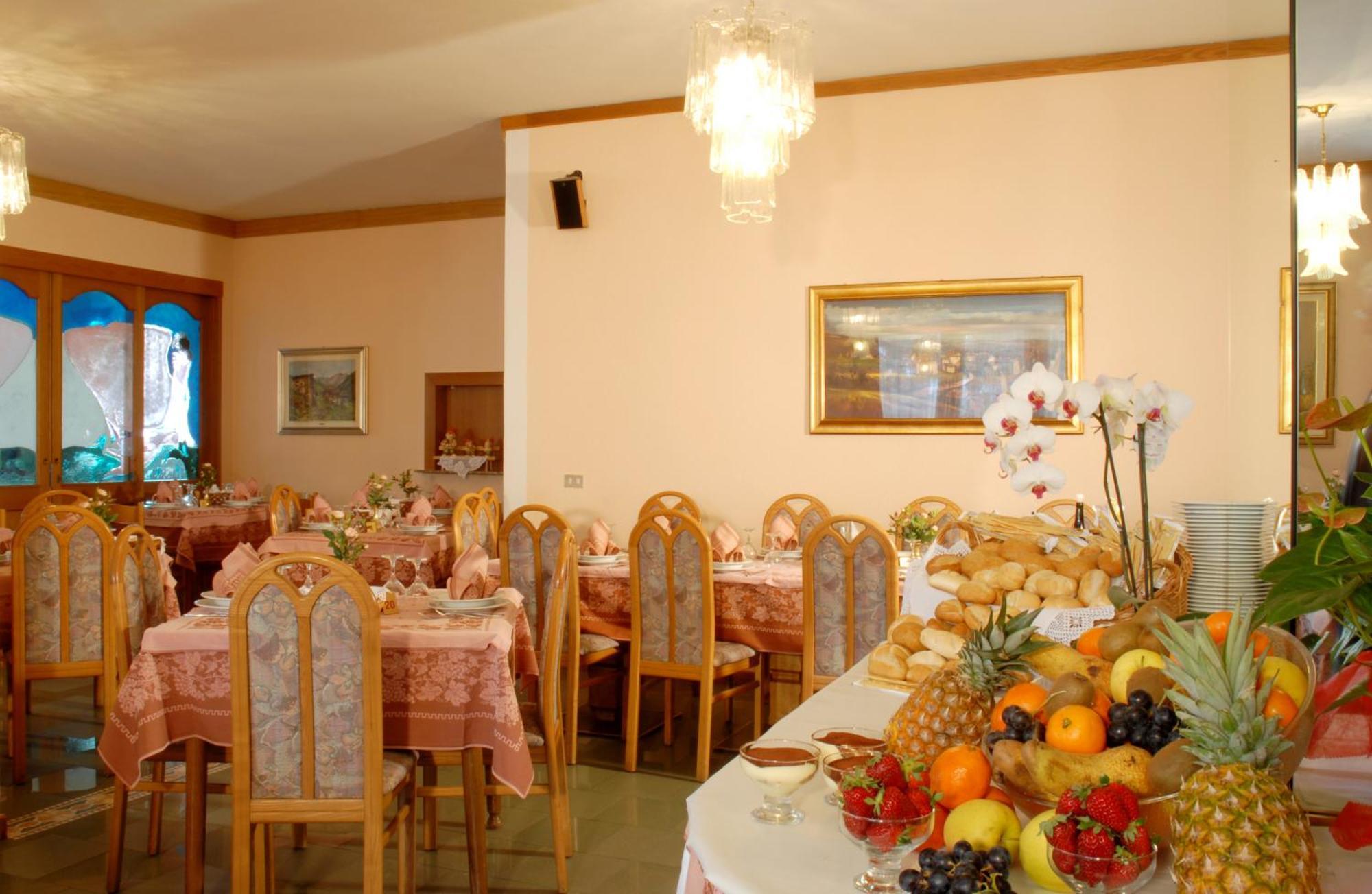Hotel Sass Maor Fiera Di Primiero Luaran gambar
