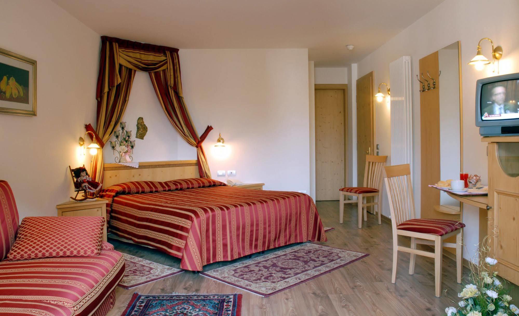 Hotel Sass Maor Fiera Di Primiero Luaran gambar